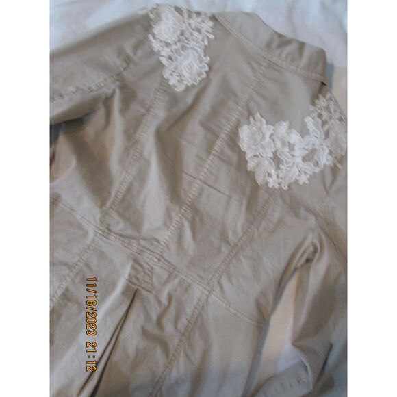 Chico's size 1 (8) tan shacket cotton lace detail safari look lagan look collar - Picture 8 of 11